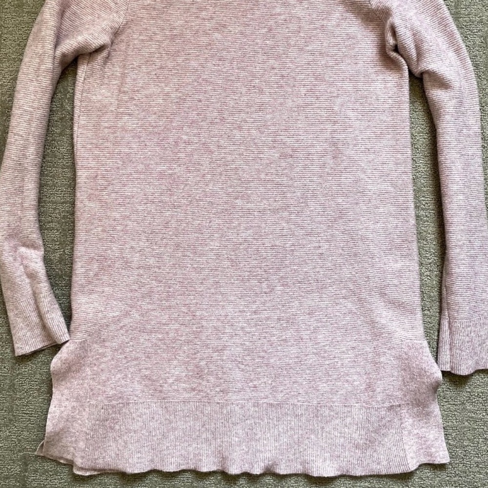 Cyrus Women's Scoopneck Lightweight Sweater in Pale Mauve - Picture 2 of 4